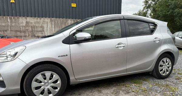 Toyota Aqua 2014/ hybrid/ low mileage 368037097