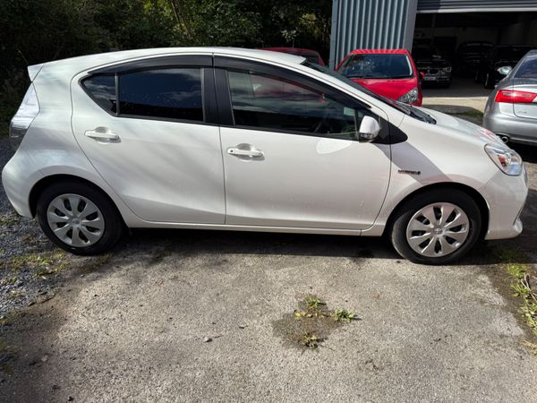 Toyota Aqua 2014/ hybrid/ low mileage 368037093