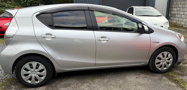 Toyota Aqua 2014/ hybrid/ low mileage 368037100