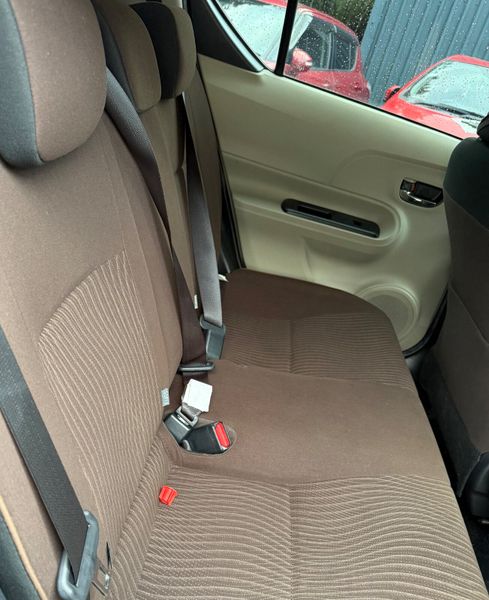 Toyota Aqua 2014/ hybrid/ low mileage 368037101