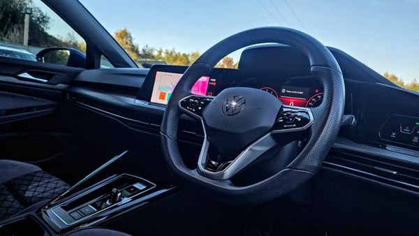 🔥 2023 Volkswagen Golf  1.5 eTSI R-Line Automatic 368065848