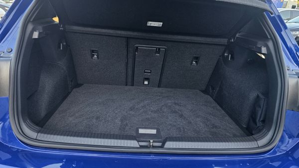 🔥 2023 Volkswagen Golf  1.5 eTSI R-Line Automatic 368065849