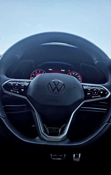 🔥 2023 Volkswagen Golf  1.5 eTSI R-Line Automatic 368065867