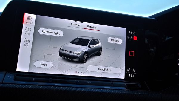 🔥 2023 Volkswagen Golf  1.5 eTSI R-Line Automatic 368065880