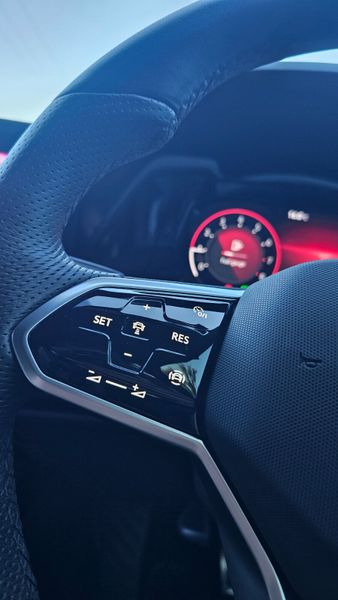 🔥 2023 Volkswagen Golf  1.5 eTSI R-Line Automatic 368065881