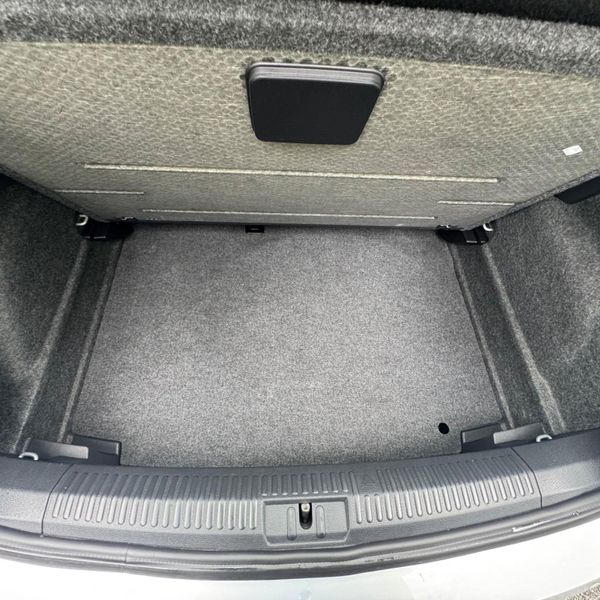 Volkswagen Polo 2015 Low Milege 368063381