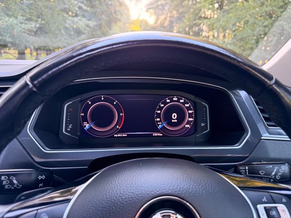 Volkswagen Tiguan R Line TDI Low KM 368103044