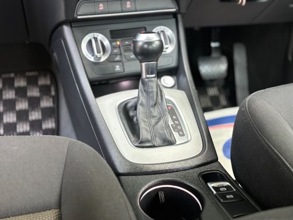 STUNNING 2015 Audi Q3 LIKE NEW, 1.4 auto 368121936