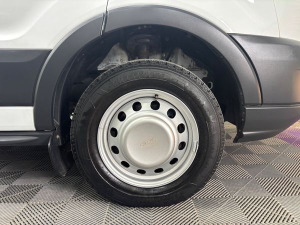 (172) 2017  FORD TRANSIT TREND 2.2 MINIBUS 368146955