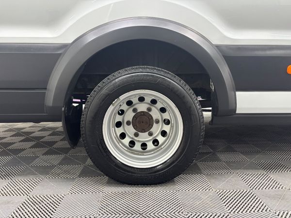 (172) 2017  FORD TRANSIT TREND 2.2 MINIBUS 368146956