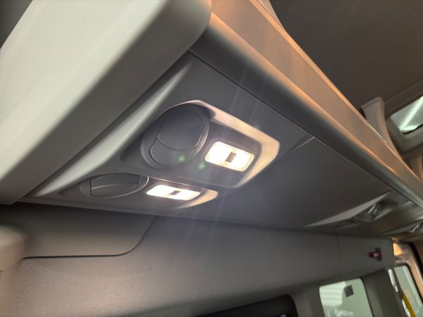 (172) 2017  FORD TRANSIT TREND 2.2 MINIBUS 368146951