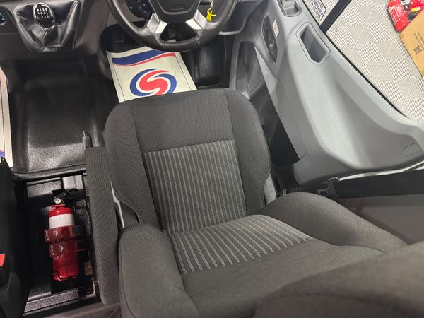 (172) 2017  FORD TRANSIT TREND 2.2 MINIBUS 368146975