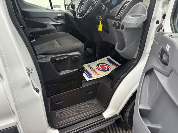 (172) 2017  FORD TRANSIT TREND 2.2 MINIBUS 368146977