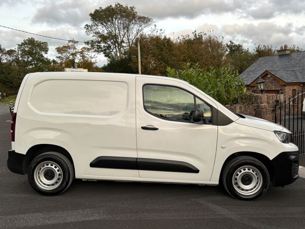 Peugeot Partner 2023 Professional plus one owner 368150133