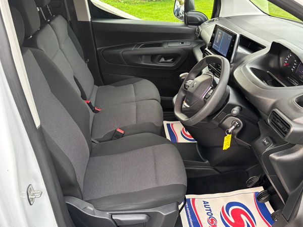 Peugeot Partner 2023 Professional plus one owner 368150198