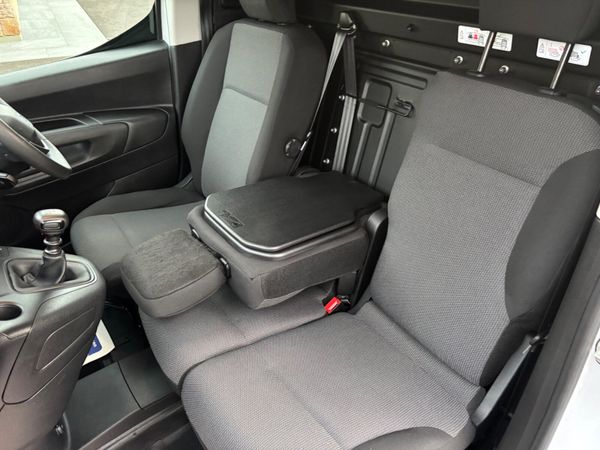 Peugeot Partner 2023 Professional plus one owner 368150204