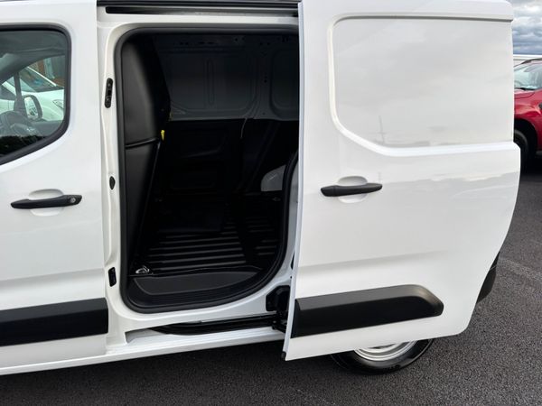 Peugeot Partner 2023 Professional plus one owner 368150210