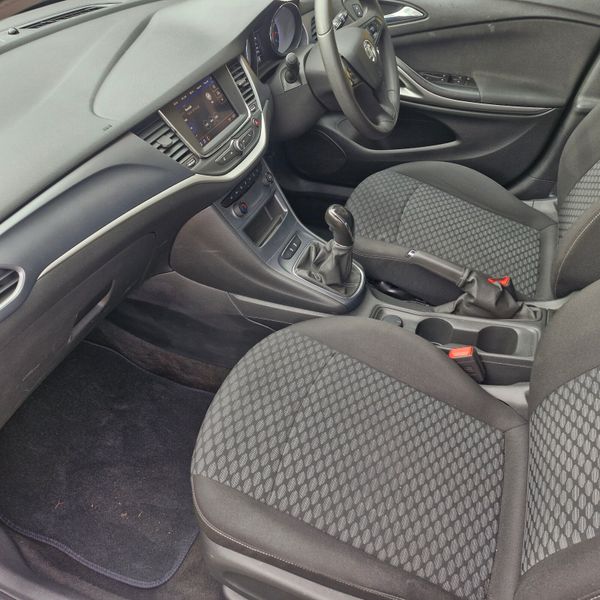 Opel/Vauxhall Astra 2020 368215811