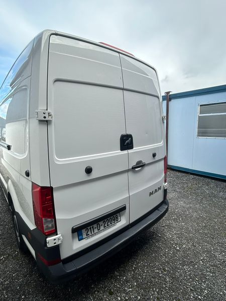 Fridge vans X2 - 21 & 22 Man TGE 368246807