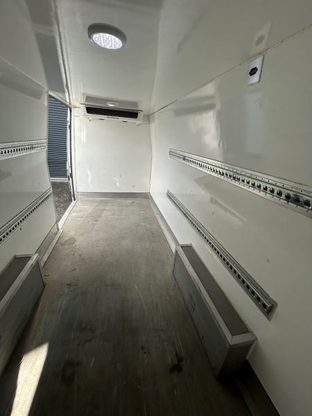 Fridge vans X2 - 21 & 22 Man TGE 368246814