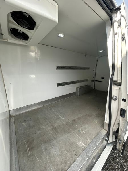 Fridge vans X2 - 21 & 22 Man TGE 368246815