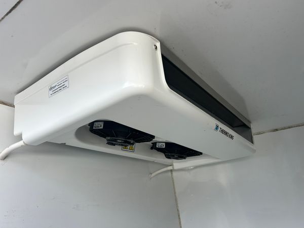 Fridge vans X2 - 21 & 22 Man TGE 368246816