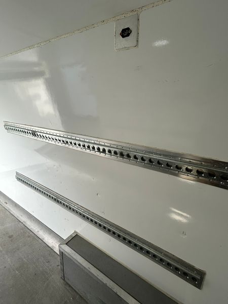 Fridge vans X2 - 21 & 22 Man TGE 368246813