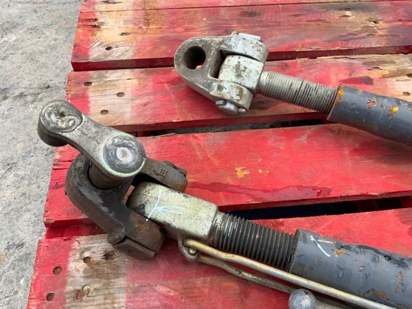 CAT 3 LIFT ARMS LINKAGE & TOP LINK..........1249- 368299850