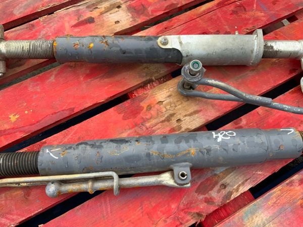 CAT 3 LIFT ARMS LINKAGE & TOP LINK..........1249- 368299852