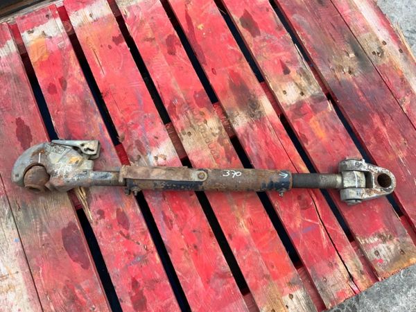 CAT 3 LIFT ARMS LINKAGE & TOP LINK..........1249- 368299861