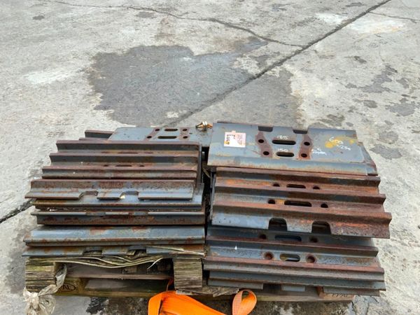 30/40 TONNETRACK PADS....600mm x 24mm......1222. 368293420