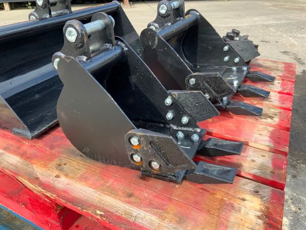 MICRO DIGGER BUCKETS & Q/HITCH.....25mm PINS. 368303945