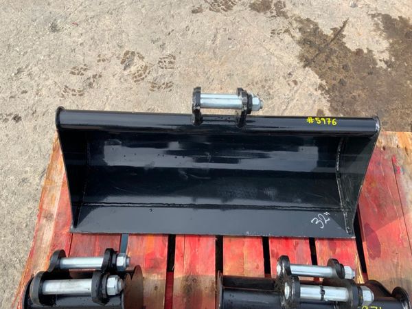 MICRO DIGGER BUCKETS & Q/HITCH.....25mm PINS. 368303943