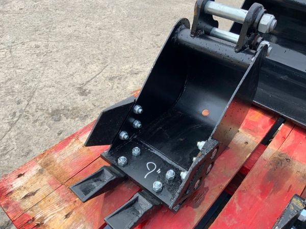 MICRO DIGGER BUCKETS & Q/HITCH.....25mm PINS. 368303955