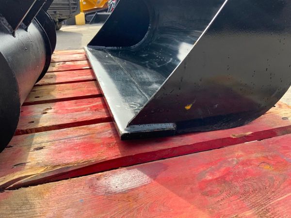 MICRO DIGGER BUCKETS & Q/HITCH.....25mm PINS. 368303950