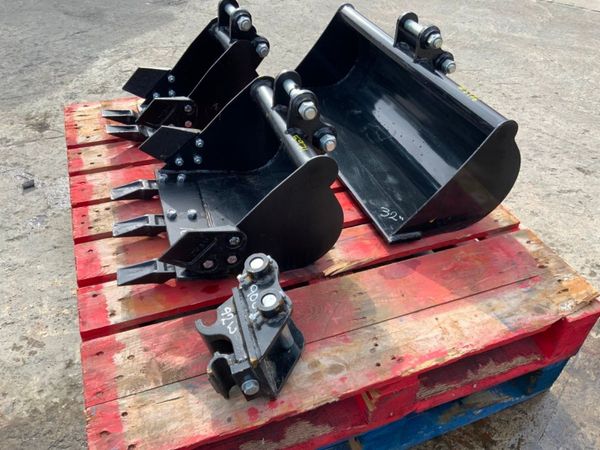 MICRO DIGGER BUCKETS & Q/HITCH.....25mm PINS. 368303951