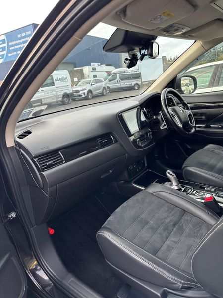 Mitsubishi Outlander hybrid 368317886