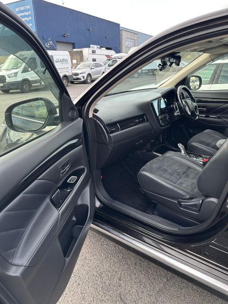 Mitsubishi Outlander hybrid 368317888