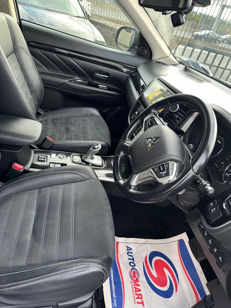 Mitsubishi Outlander hybrid 368317897