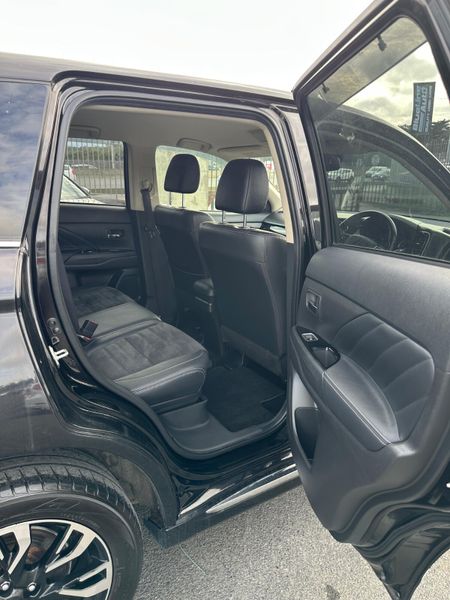 Mitsubishi Outlander hybrid 368317899