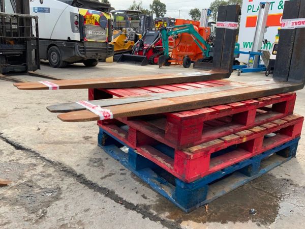 UNUSED 72" x 20" CARRIAGE SLIDING FORKS...4561. 368320246