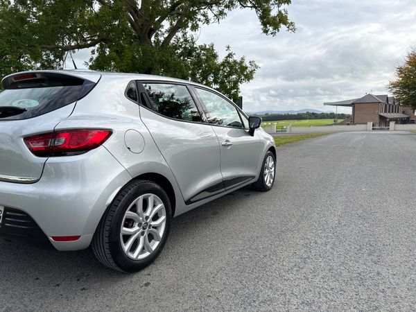 Renault Clio 2018  Dynamique Nav Low Mileage 368323871