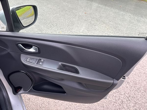 Renault Clio 2018  Dynamique Nav Low Mileage 368323964