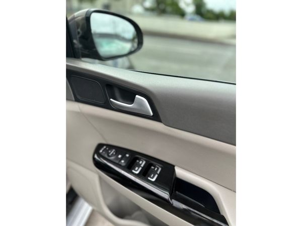 Kia Sportage VERY LOW MILEAGE PLATINUM SAM 5DR 368382359