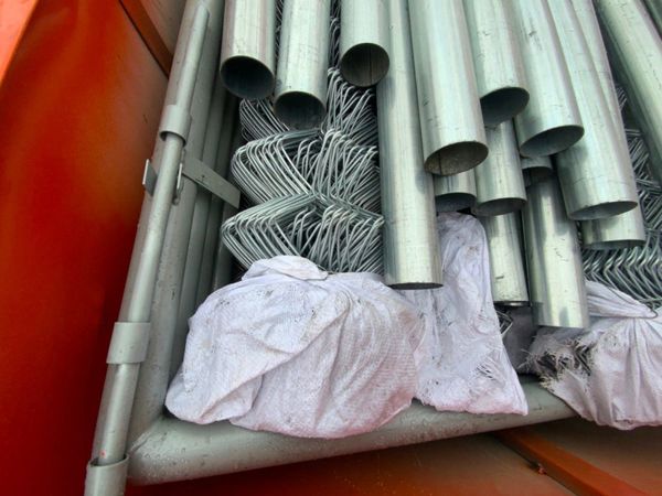 500ft GALVANISED CHAINLINK FENCING & POSTS. 368390955