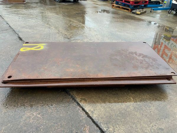 ASSORTED TRENCH COVER / ROAD PLATES....4324. 368410021