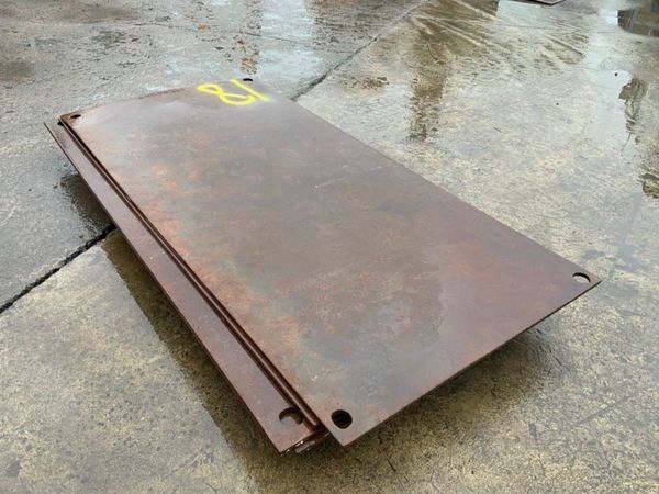 ASSORTED TRENCH COVER / ROAD PLATES....4324. 368410022