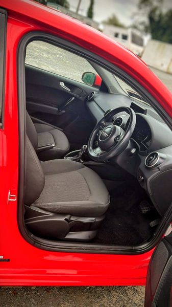 Audi A1 2016 368449284