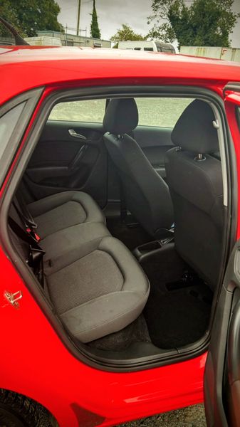 Audi A1 2016 368449282