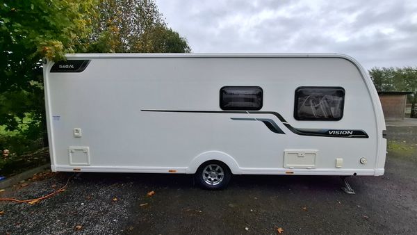 Coachman Vision fixed bed caravan 368441126
